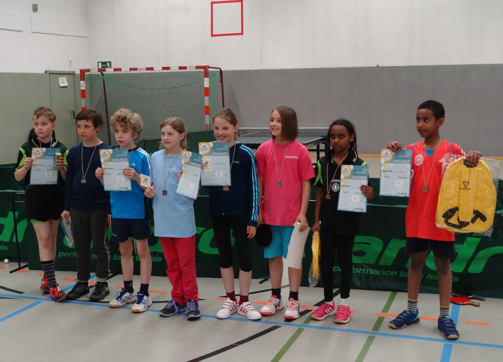 Pia in der Mitte mit einem 3. Platz Pia in der Mitte mit einem 3. Platz